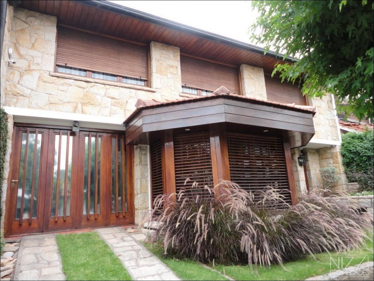 Chalet 6 Ambientes 2 Cocheras en barrio Los Troncos USD 460.000